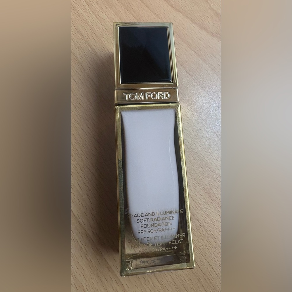 Tom Ford Shade & Illuminate Soft Radiance Foundation- New without box.  0.4 Rose